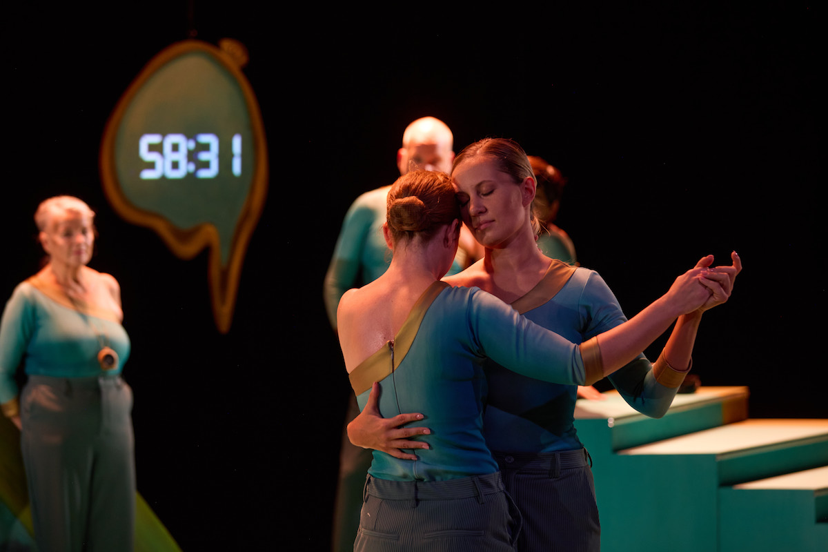 74 Minuten – Staatstheater Nürnberg – Hannah Frauenrath bringt Raphaela Bardutzkys neues Stück zur Uraufführung